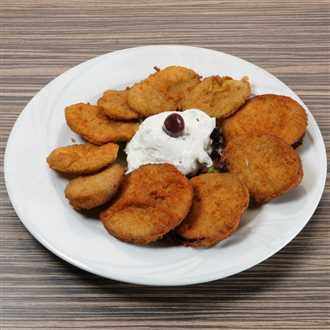 Gebratene frische Auberginen und Zucchini